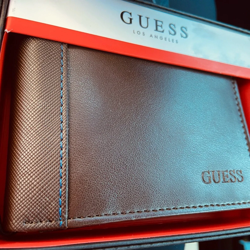 NWT! Guess men’s wallet in rich dark brown